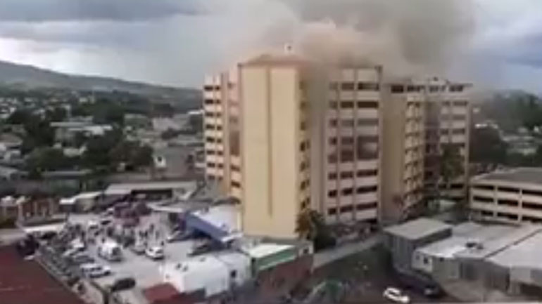 Ελ Σαλβαδόρ: Τουλάχιστον ένας νεκρός και αρκετοί τραυματίες από πυρκαγιά στο κτήριο του υπουργείου Οικονομικών