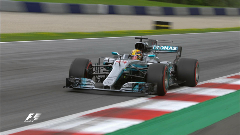 Ο Hamilton θα εκκινήσει από την 8η θέση εξαιτίας ποινής που δέχτηκε επειδή έγινε αλλαγή στο κιβώτιο ταχυτήτων