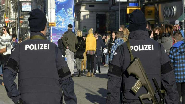 Συνεχίζονται οι συγκρούσεις μεταξύ διαδηλωτών – αστυνομίας στο Αμβούργο