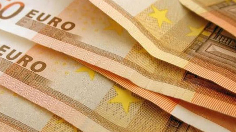 Τον μήνυσε για κλοπή 800 ευρώ