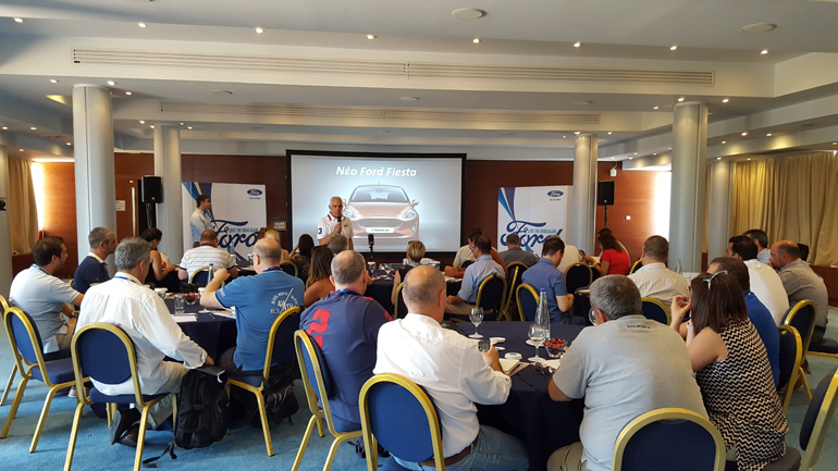 O πρόεδρος της Ford Motor Hellas Νίκος Νοταράς μιλά στους δημοσιογράφους. Μαζί του και ο διευθυντής επικοινωνίας Γιάννης Κάττωριτς