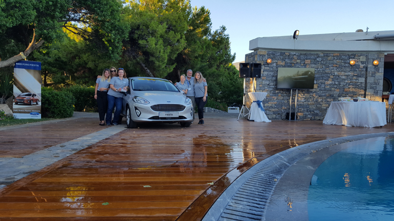 Με το χαμόγελο τα κορίτσια της Vista Events παρέα με το νέο Ford Fiesta και τον... Στράτη Χατζηπαναγιώτου