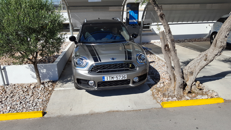 Αυτό είναι το πρώτο MINI που έχει έρθει ποτέ στην Ελλάδα και μπαίνει στην πρίζα!