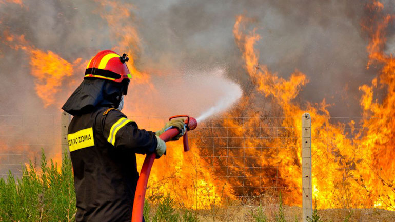 Μεγάλη πυρκαγιά στο χωριό Αναφωνήτρια της Ζακύνθου