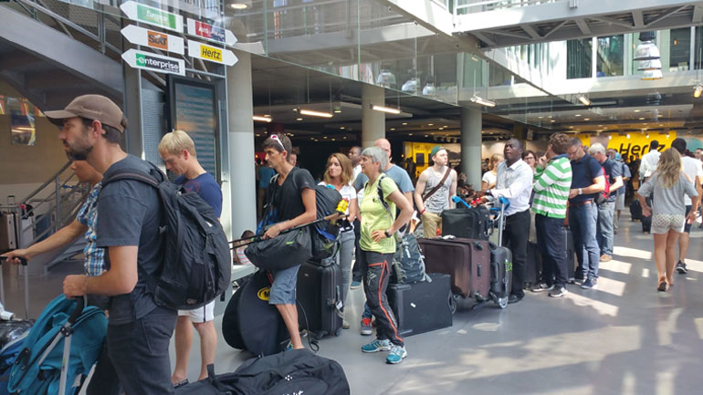 Γαλλία: Περίπου 20 τουρίστες έπεσαν θύματα ληστείας κοντά σε αεροδρόμιο