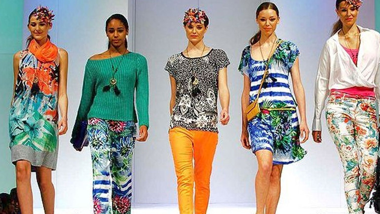 Νέα τάση στον χώρο της μόδας μας προτρέπει να μην αγοράζουμε ρούχα