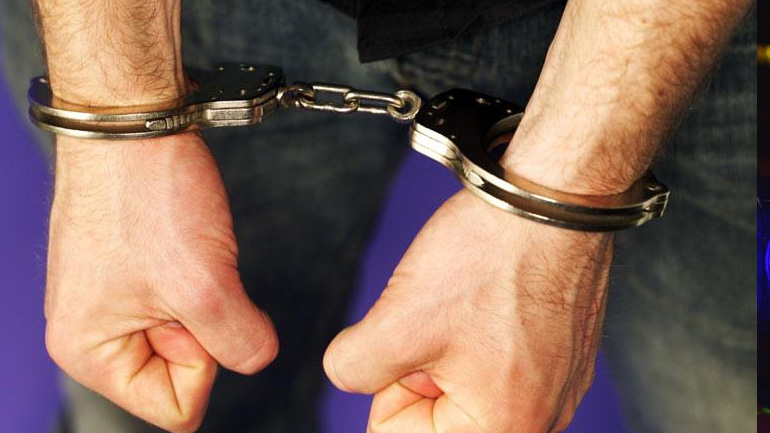 Χειροπέδες σε φυγόποινο που προσπάθησε να επιστρέψει στην Ελλάδα