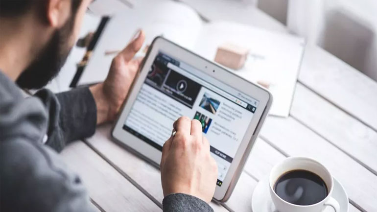 Οι Έλληνες εμπιστεύονται περισσότερο τα social media από τα ΜΜΕ