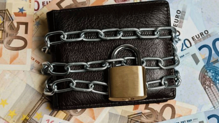 Οι τράπεζες κάνουν ρυθμίσεις αλλά τα δάνεια παραμένουν κόκκινα