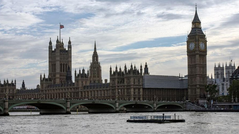 Διάλογο για το Brexit ζητεί η Μέι