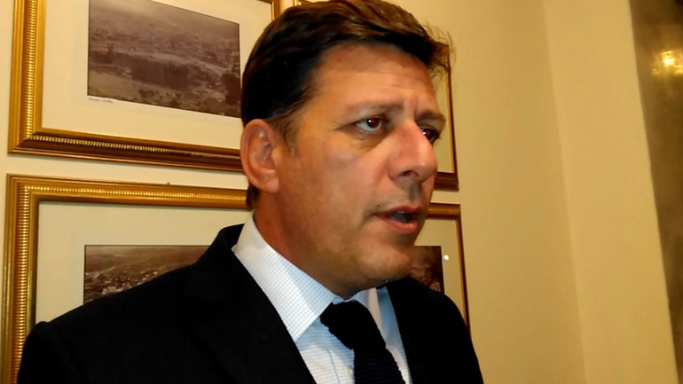 Βαρβιτσιώτης για την αποσυμφόρηση των νησιών: «Ο αρμόδιος υπουργός “βουλιάζει” στο τέλμα της ανικανότητας»