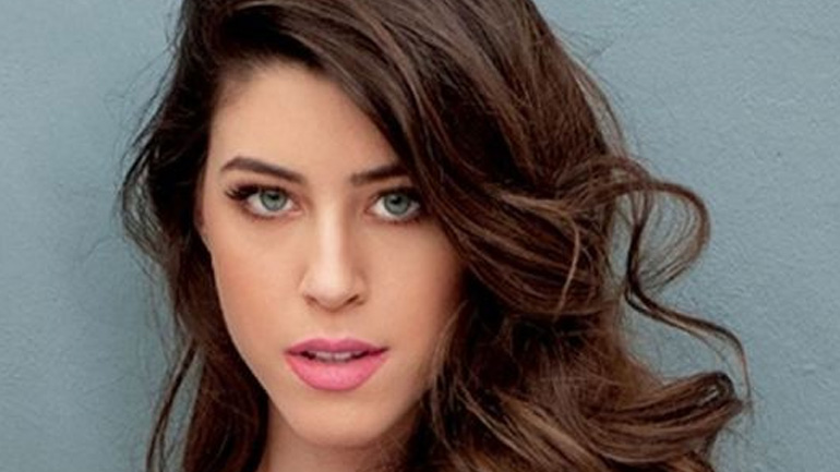 Δείτε την Demy χωρίς ίχνος make up στο πρόσωπό της!