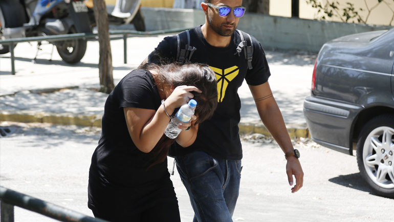 Άγριο έγκλημα στο Κορωπί: «Μη σκοτώνεις τη μαμά μου»