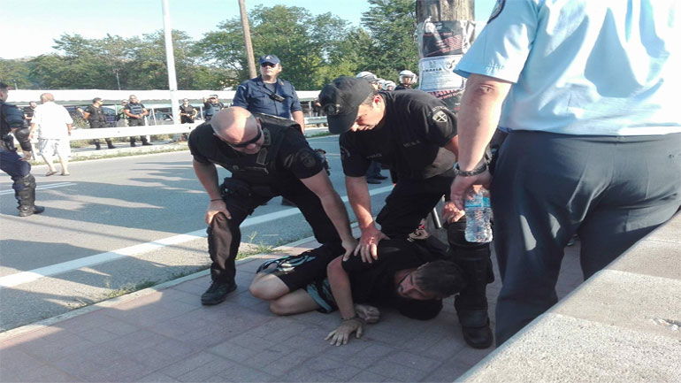 Ένταση και μικροεπεισόδια στην Κοζάνη λίγο πριν την ομιλία του Τσίπρα