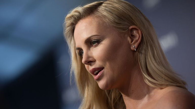 Παλαιολιθικό το Χόλιγουντ για τη Σαρλίζ Θερόν