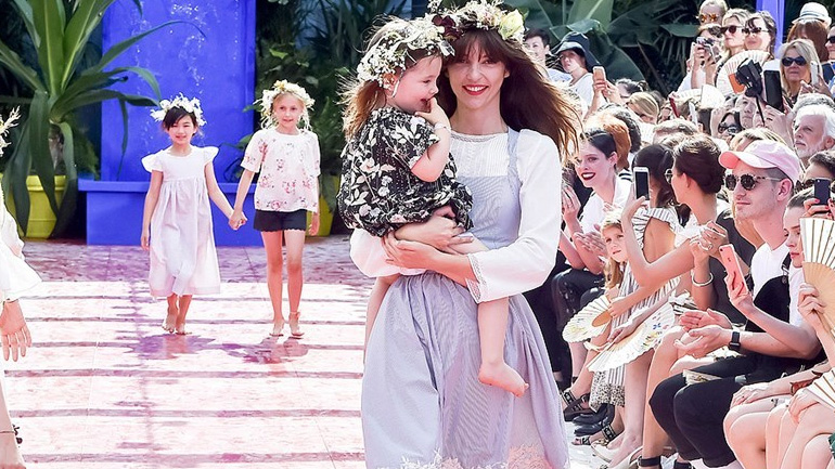 Η 2χρονη κόρη της Coco Rocha έκανε το ντεμπούτο της στην πασαρέλα!