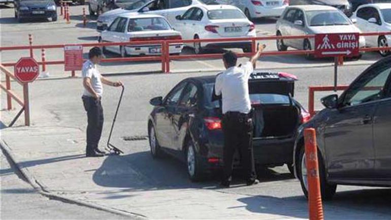 Συναγερμός στην Κωνσταντινούπολη: Εντοπίστηκε «ύποπτο» όχημα έξω από δικαστήριο