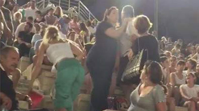 Τον έκαναν τουλούμι στο Στάδιο γιατί χαστούκισε τη γυναίκα του Τον έκαναν τουλούμι στο Στάδιο γιατί χαστούκισε τη γυναίκα του