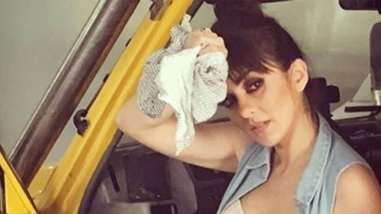 Αγγελική Δαλιάνη: Οι βουτιές της ηθοποιού με φουσκωμένη κοιλίτσα!