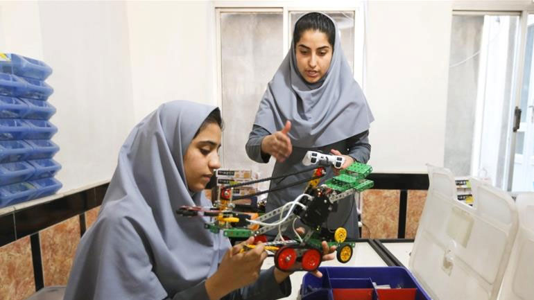 ΗΠΑ: Άδεια εισόδου έλαβαν νεαρές Αφγανές που ήθελαν να συμμετάσχουν σε διαγωνισμό ρομποτικής