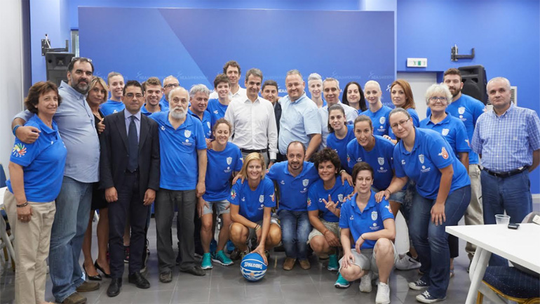 Συνάντηση Μητσοτάκη με μέλη της αποστολής  που θα μετέχουν στους 23ους Ολυμπιακούς Αγώνες Κωφών