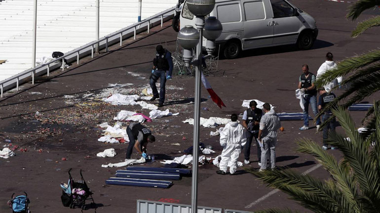 Αποσύρεται το «Paris Match» – Δημοσίευσε φωτογραφίες των θυμάτων της επίθεσης στη Νίκαια