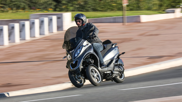 H Piaggio Hellas σε μαθαίνει να οδηγείς!