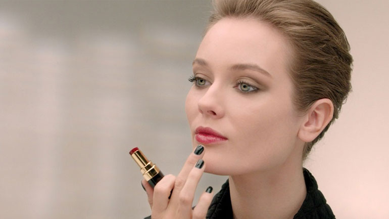 Πειράζει να βάζω το κραγιόν μου με τα δάχτυλα;