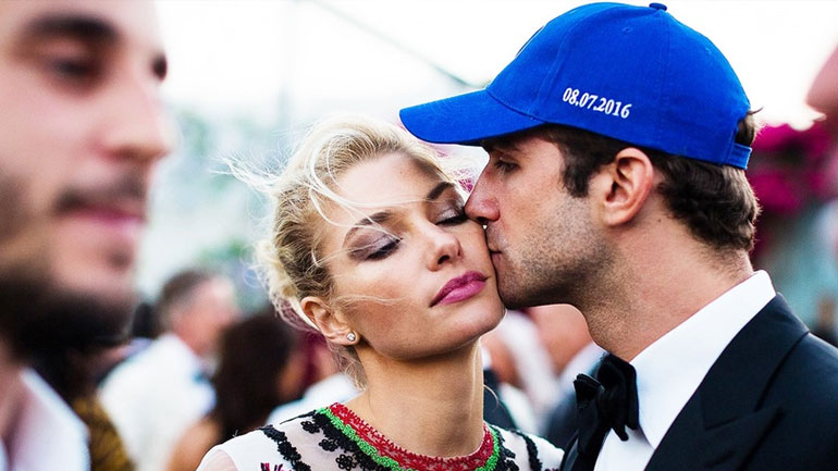 Στη Μύκονο ξεπερνά τον χωρισμό της από τον Σταύρο Νιάρχο η Jessica Hart