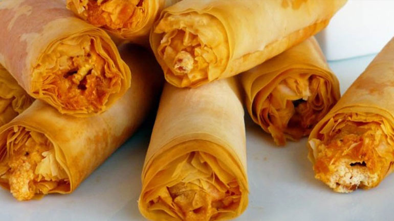 Μπουρεκάκια με τυρί και κιμά