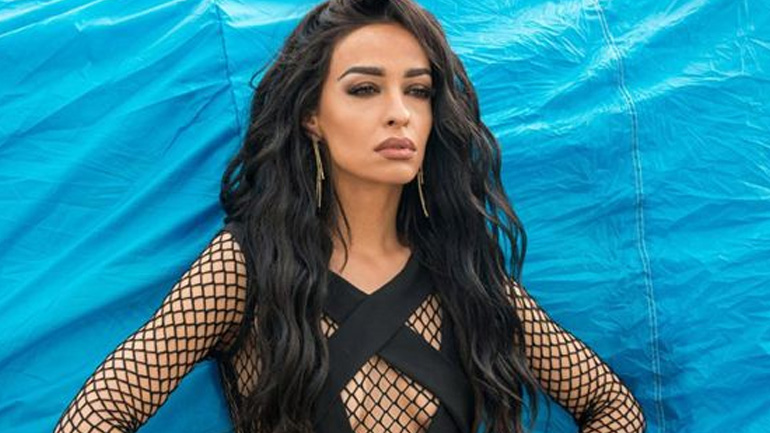 Η Ελένη Φουρέιρα χωρίς εσώρουχο στα βραβεία Super στην Κύπρο