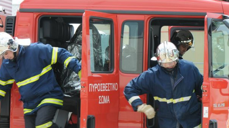 Συνεχίζεται η προσπάθεια κατάσβεσης στην αποθήκη στο Κουφόβουνο Διδυμοτείχου