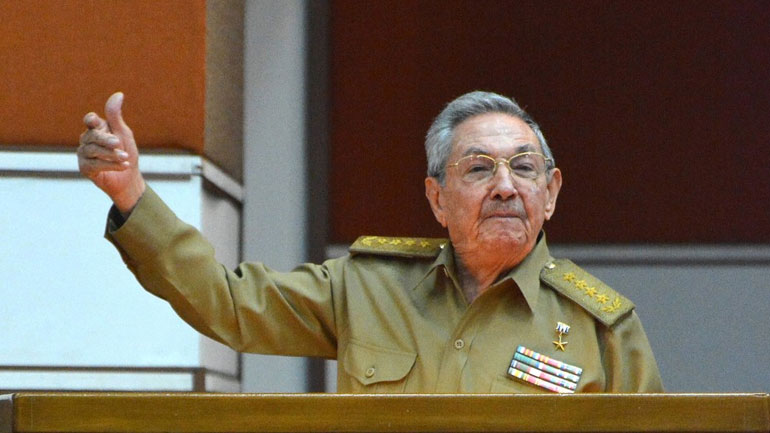 Ο Ραούλ Κάστρο καταγγέλλει την πολιτική του Τραμπ έναντι της Κούβας