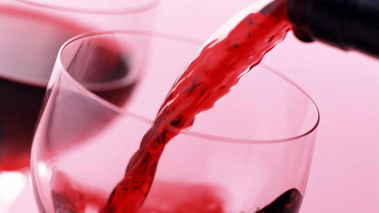 Αποστόλου: Εντός του έτους καταργείται ο ειδικός φόρος κατανάλωσης κρασιού