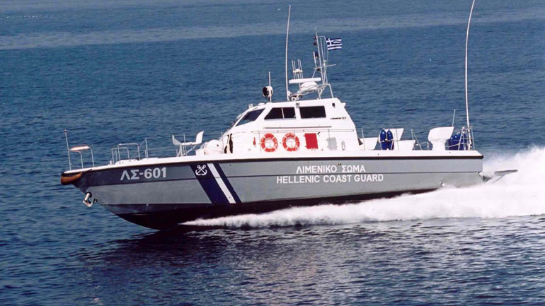 Στο λιμάνι του Λαυρίου οι 104 μετανάστες που διασώθηκαν κοντά στη Μεθώνη