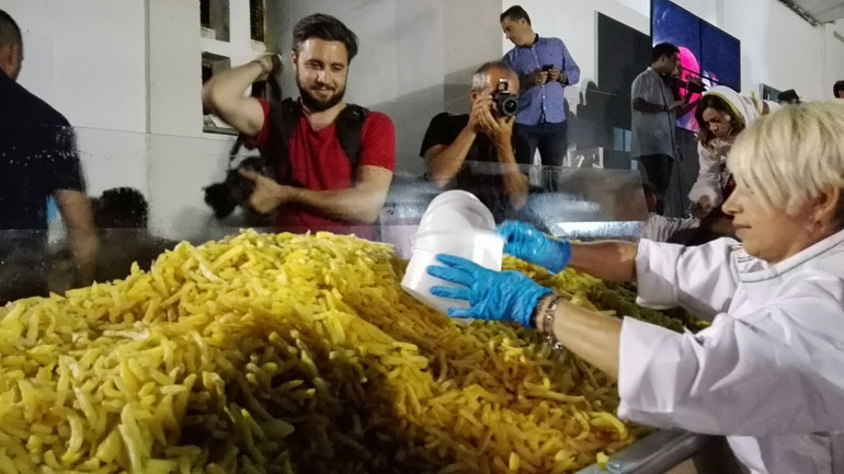 Τα 554 κιλά τηγανητής πατάτας Νάξου κατέρριψαν το ρεκόρ Γκίνες!