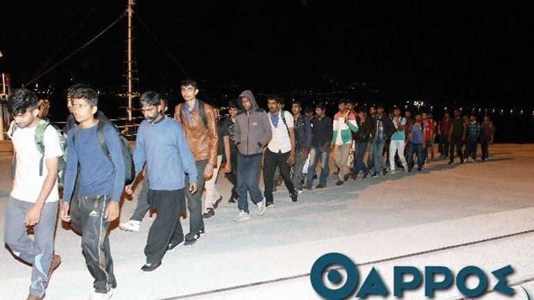 Έφτασαν στην Καλαμάτα οι 104 μετανάστες που εντοπίστηκαν σε θαλάσσια περιοχή