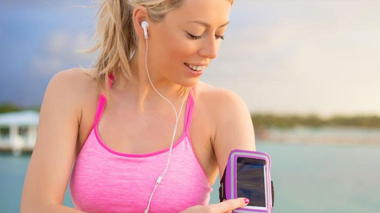 Αν ακούς μουσική στην προπόνηση θα αργήσεις να κουραστείς!
