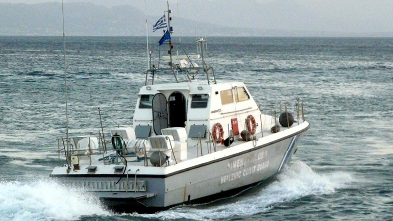 Έρευνες για τον εντοπισμό αγνοούμενου κολυμβητή στη Σαντορίνη