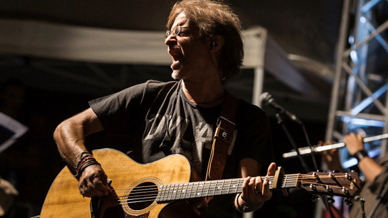 Ο Μίλτος Πασχαλίδης στο Βεάκειο Θέατρο