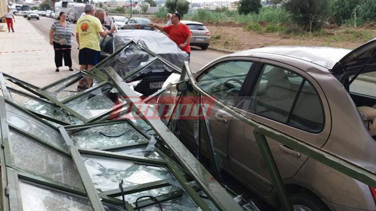 Κατέρρευσε τζαμαρία σε κλειστό κολυμβητήριο στην Πάτρα – Φθορές σε οχήματα