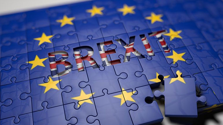 Το Παρίσι χρησιμοποιεί το Brexit για την αποδυνάμωση του βρετανικού City, σύμφωνα με διαρροή εγγράφου
