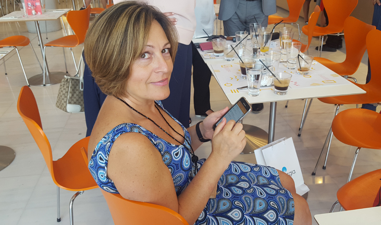 Η Βίκυ Καραδήμου