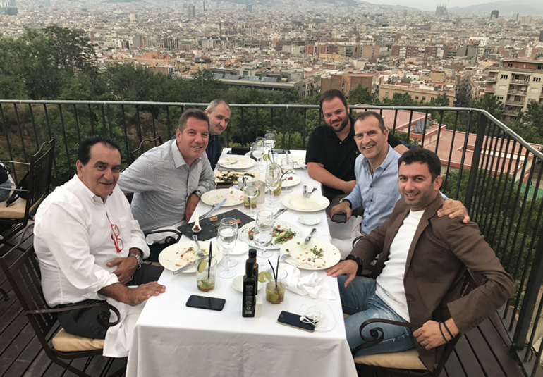 Από αριστερά: Άρης Γαλανόπουλος, Νικόλας Μπέρναρντ, Γιάννης Σκουφής, Τάκης Τρακουσέλλης, Στήβεν Σύρτης και Βασίλης Σαρημπαλίδης