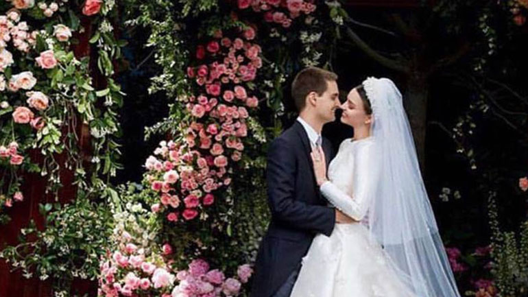 Miranda Kerr: Δημοσίευσε τις πρώτες φωτογραφίες από τον χλιδάτο γάμο της με τον ιδρυτή του Snapchat