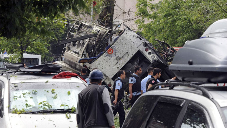 Τουρκία: Δεκαεπτά τραυματίες από έκρηξη βόμβας με στόχο στρατιωτικό όχημα
