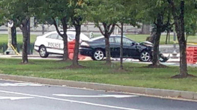 ΗΠΑ: Όχημα έπεσε πάνω σε αστυνομικό έξω από το Καπιτώλιο