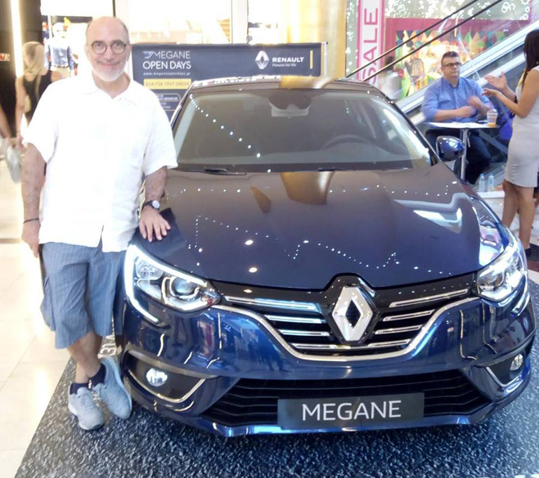 Ο ηθοποιός Χάρης Γρηγορόπουλος με το γαλλικό μοντέλο