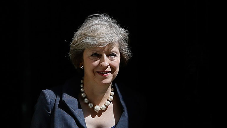 Βρετανία: Η Μέι σκοπεύει να ανακαλέσει στην τάξη τους υπουργούς της κυβέρνησης