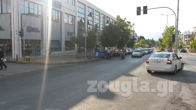 Τηλεφώνημα για βόμβα στην πλατεία Δαβάκη στο Αιγάλεω Τηλεφώνημα για βόμβα στην πλατεία Δαβάκη στο Αιγάλεω